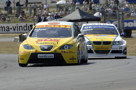 Michel Nykjær har lagt sig i spidsen af årets Danish Touringcar Championship, hvor Casper Elgaard skal forsøge at forsvare sidste års titel.